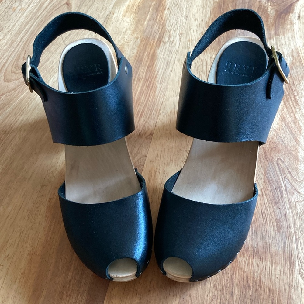 BRYR Black Leather Peep-Toe Wedge Sandals